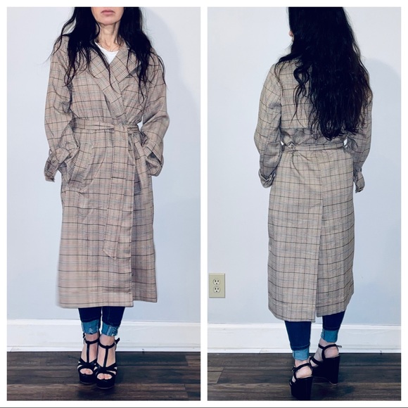 Fabulous belted plaid side pocket trench coat - Picture 4 of 7